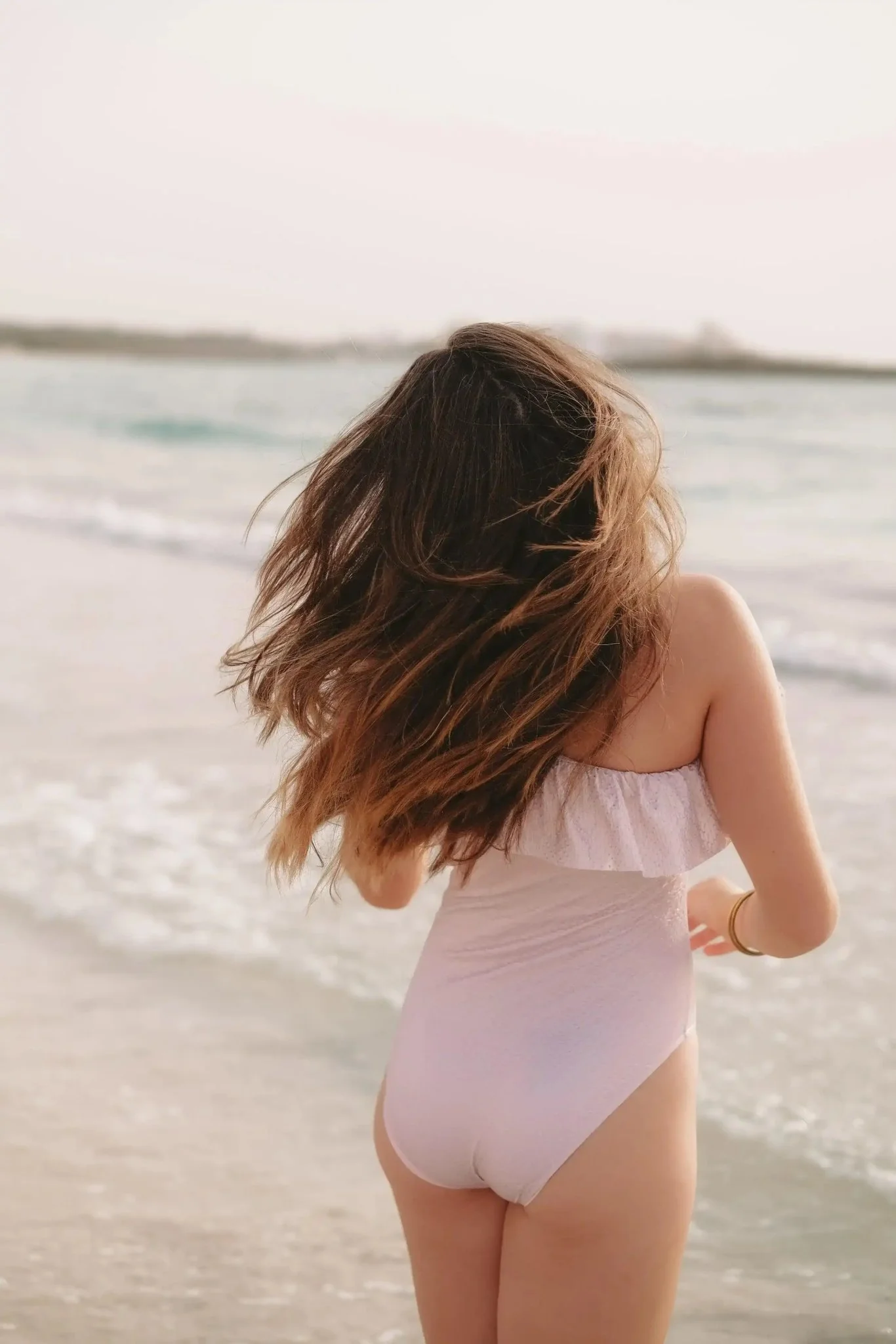 Maillot de bain fille asymétrique, or rose BYBLOS - Image 5